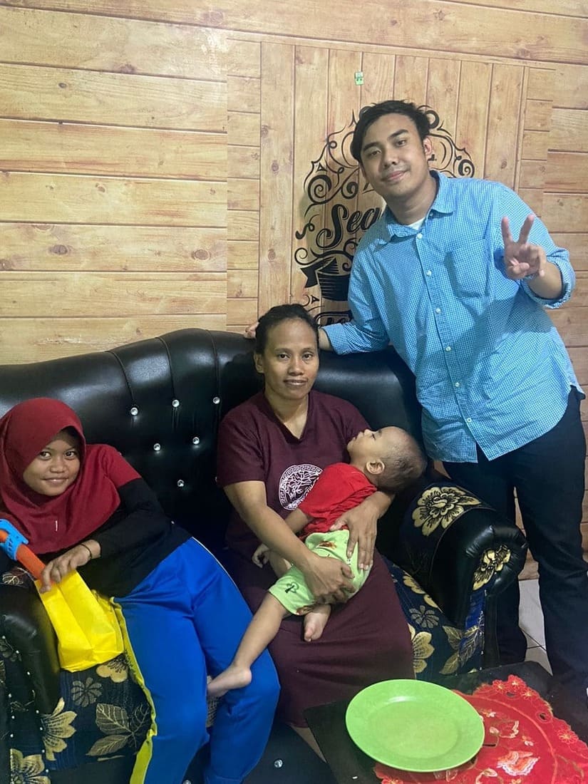 Kunjungan ketiga ke Ibu Rahmawati : pertama kali mencoba dagangan Ibu Rahmawati